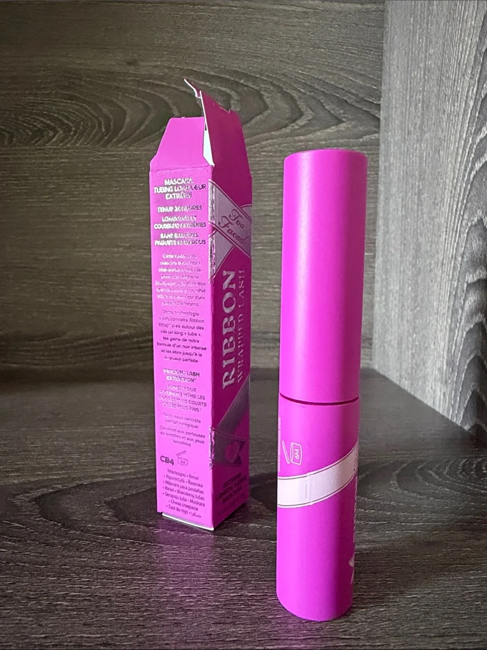 ❤️$9 NWT Too Faced Ribbon Wrapped Lash Extreme Length Tubing Mascara